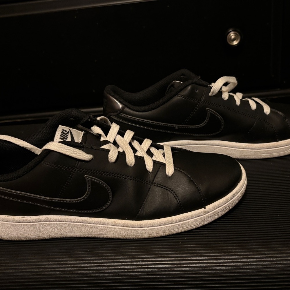 Nike Men's Black and White Sneakers